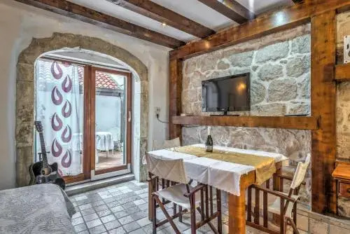 Guesthouse F