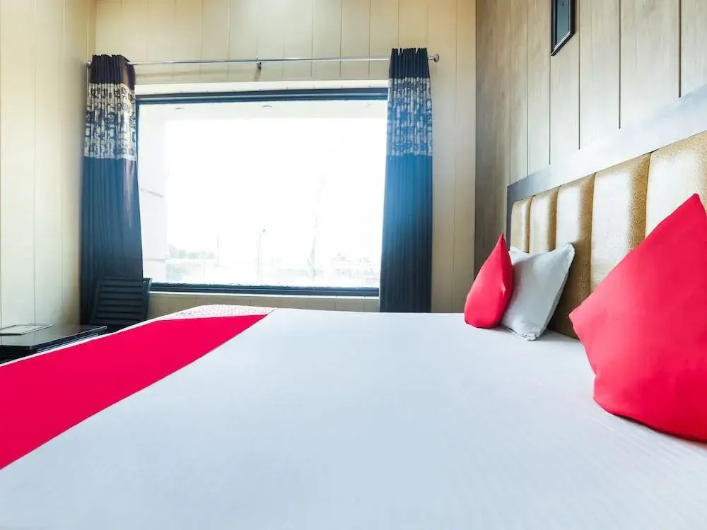 Capital O 38771 Hotel J7 International
