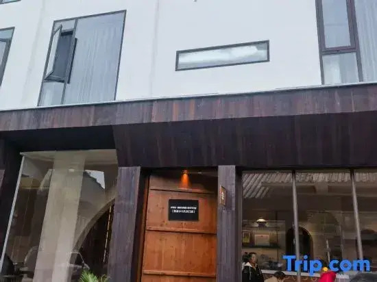 Shanyashan · Walnut Space Designer Aesthetic Homestay (Libo Xiaoqikong Dongmen Branch)