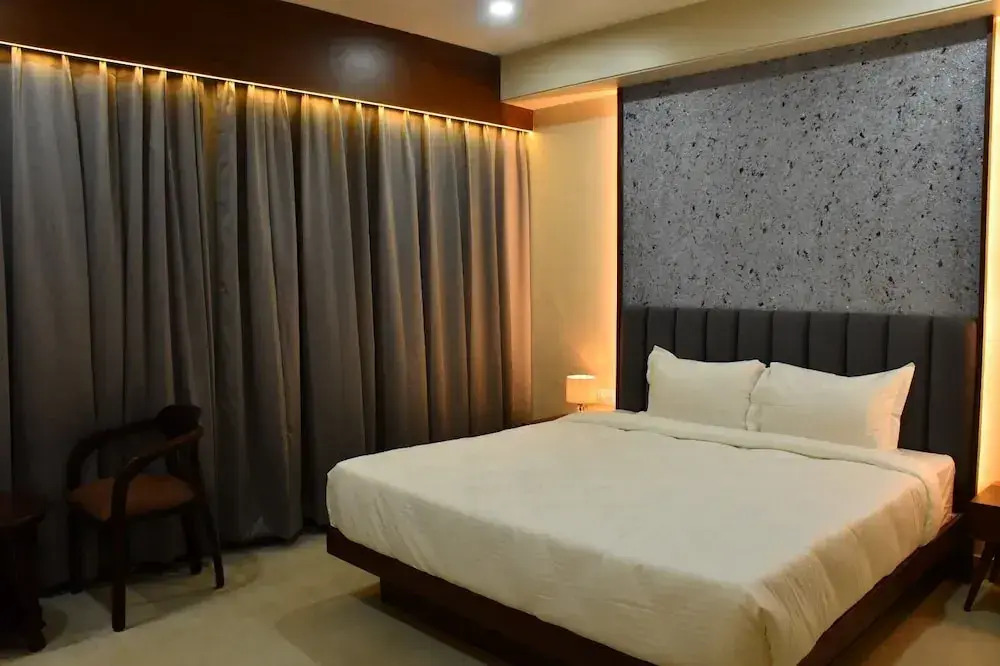 Palette by CheckIn Patel Nagar Bhopal