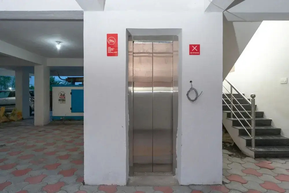 Oyo 15702 Thulsi Residency