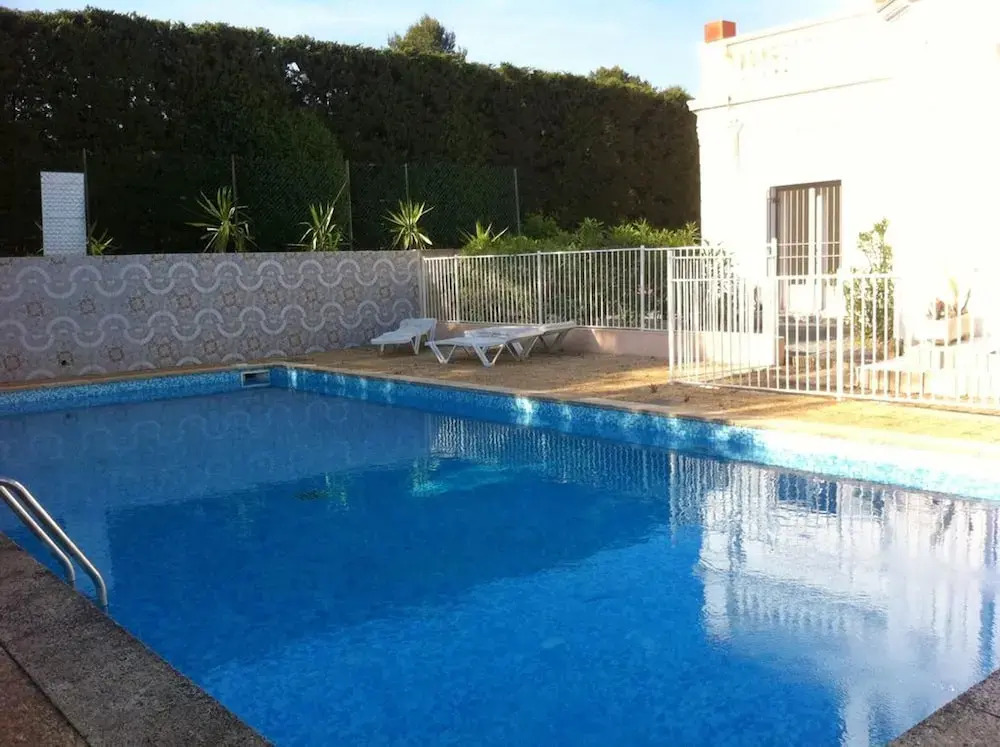 House with 2 Bedrooms in Saint-Raphaël, with Pool Access And Enclosed Garden - 500 M From the Beach