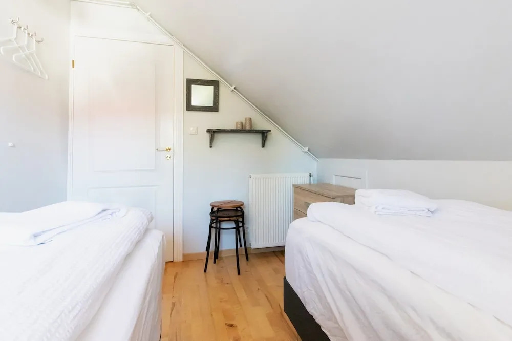 Apartment F11