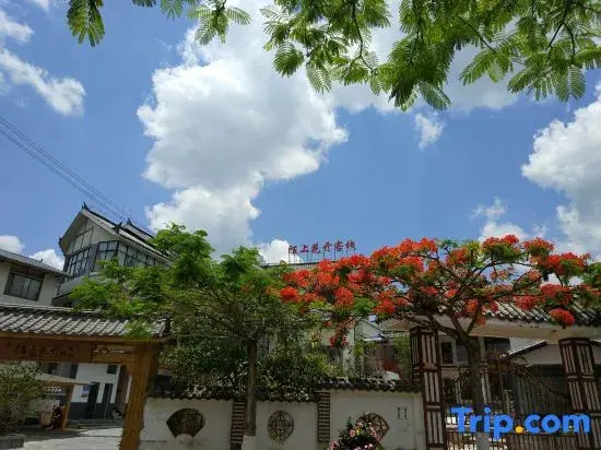 Pu'er Road Flower Inn