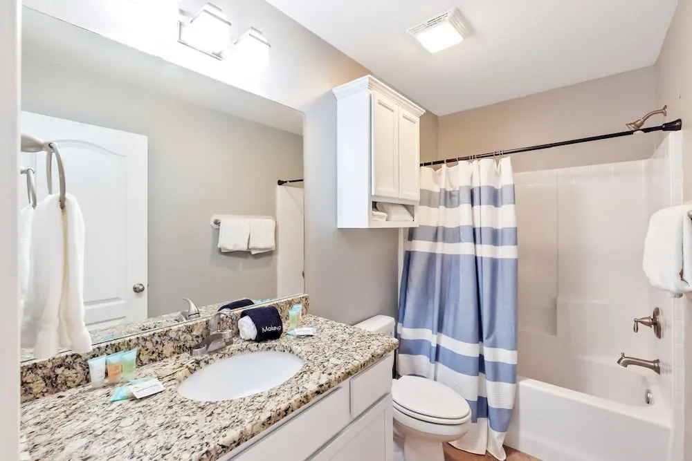 Latitude Adjustment - Private Pool/elevator!