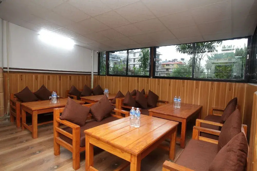 OYO 618 Hotel Middle Point
