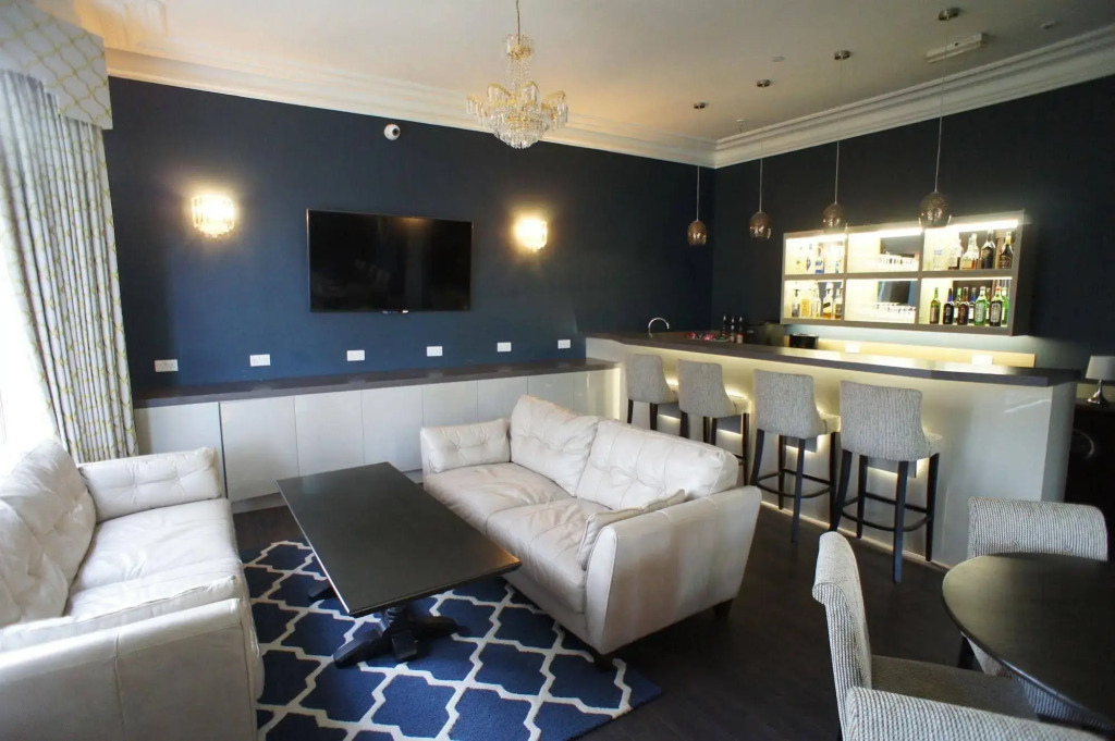 Applewood Hotel
