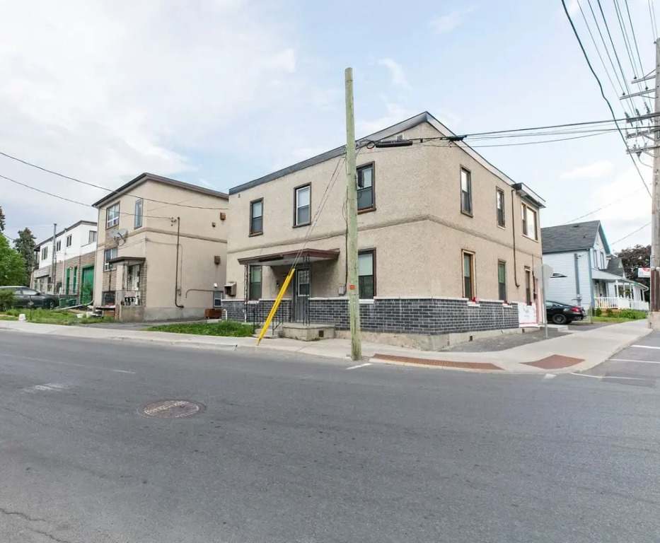 Newly Renovated - Spacious 1BR - Near Downtown