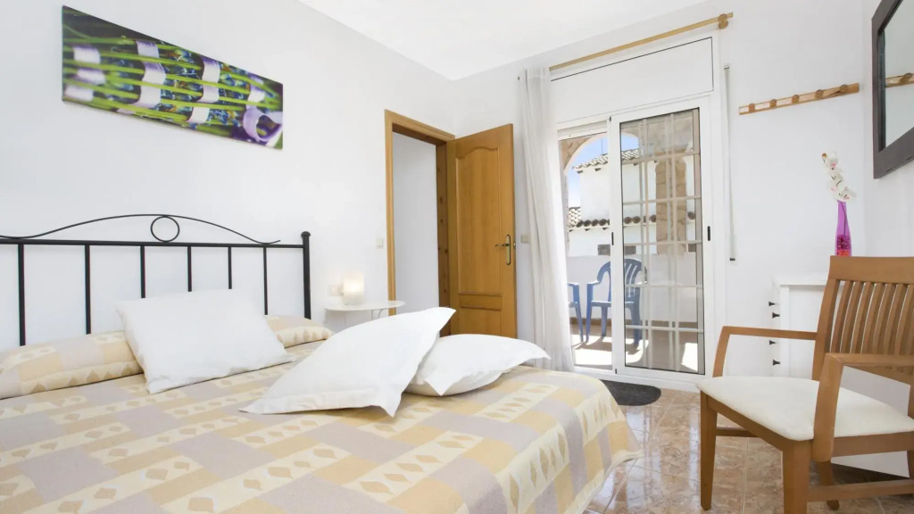 Montse in Tordera with 4 bedrooms and 2 bathrooms