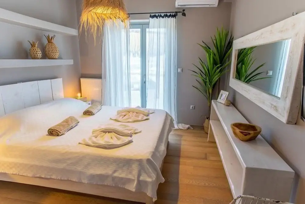 Luxury Villa Delphinus - AllParos Villas