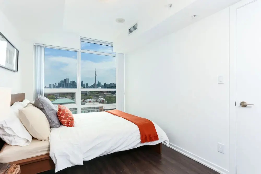 Platinum Suites - Fabulous CN Tower View. 2Bed 2Bath + Free Parking