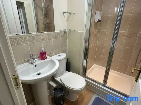 Oxford 4 beds detached house with driveway parking