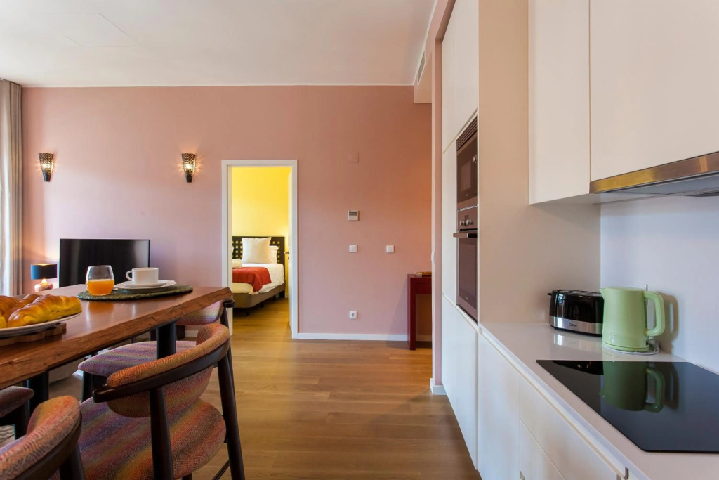 JOIVY Sublime 2BR Apt on Restauradores Sq., nearby Rossio Station