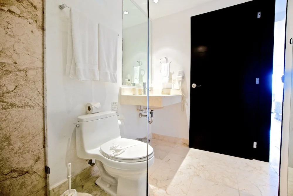 Elements Penthouse 14 3 Bedroom Condo by RedAwning