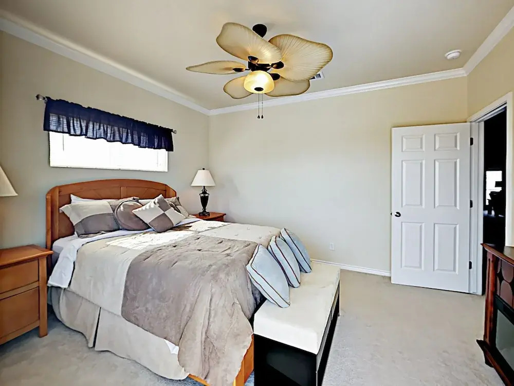 Waterfront Paradise on Rollover Bay - 3 Br Home