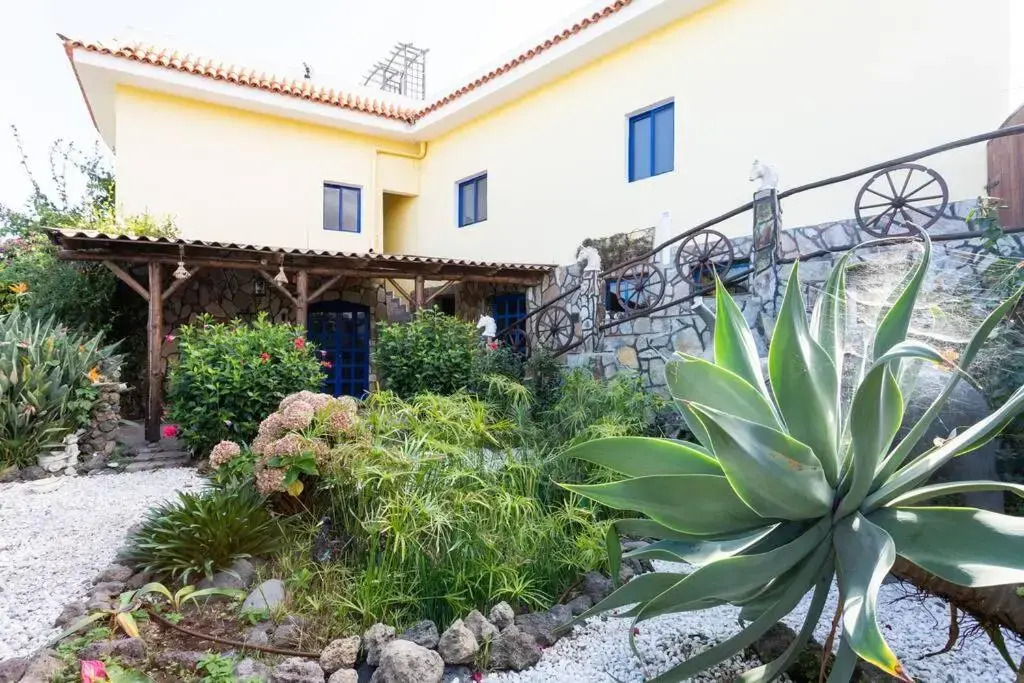 Tenerife Apartment Dulcynea with terrace and garden 600m2 with ocean and Teide view