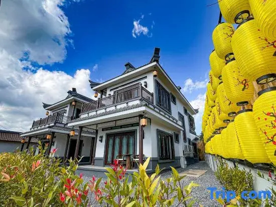 Longlai Kezhan Banrakthai บ้านรักไทย