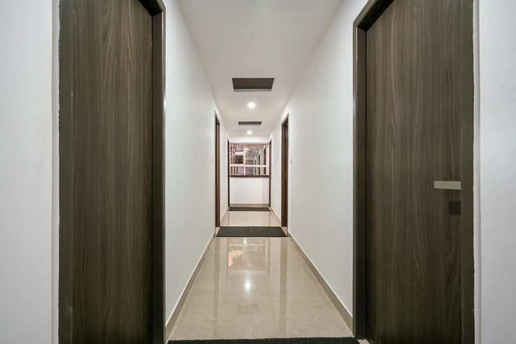 Oyo 78039 Esgee Towers