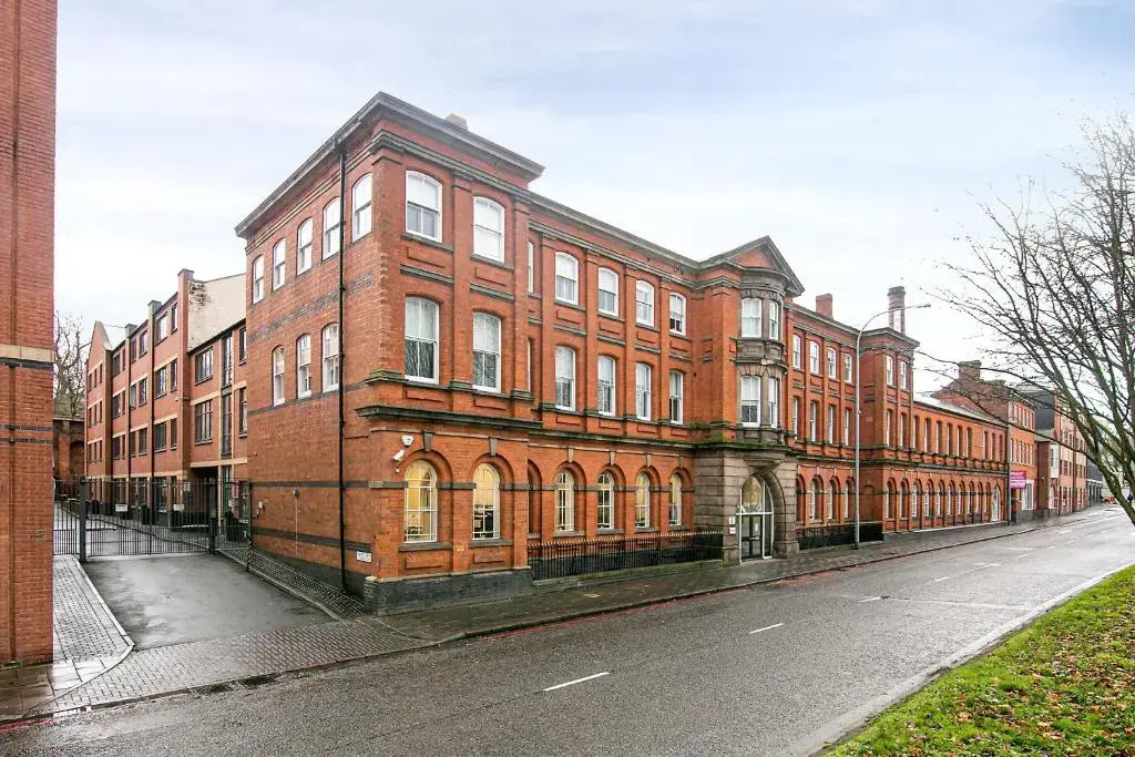 Zen Modern 2 Bedroom Apartment close to city centre ideal for a group of 4-6