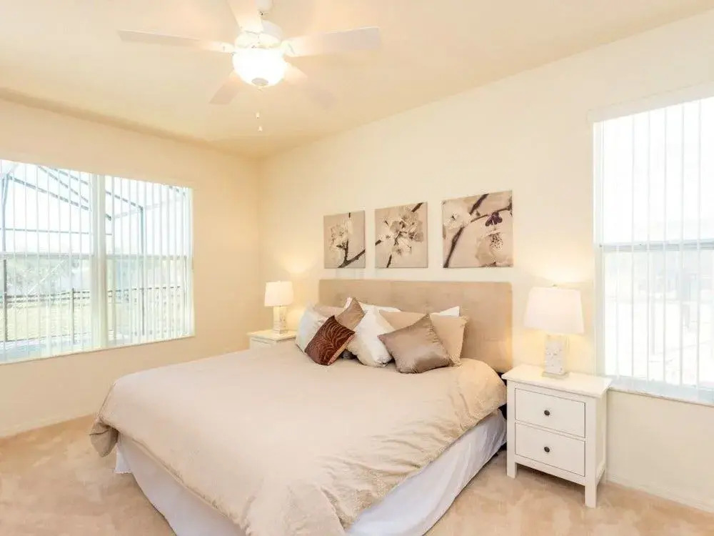4 Bedrooms Vacation Home by RedAwning