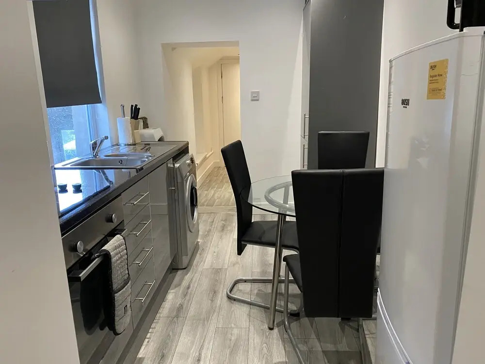 Bridgend Central 2-bed Apartment