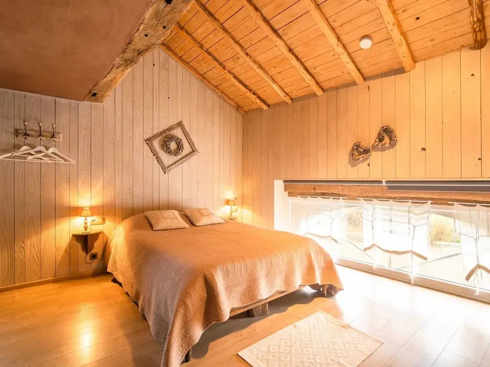 Beautiful Holiday Home with Hot Tub, Sauna & Monumental Fireplace