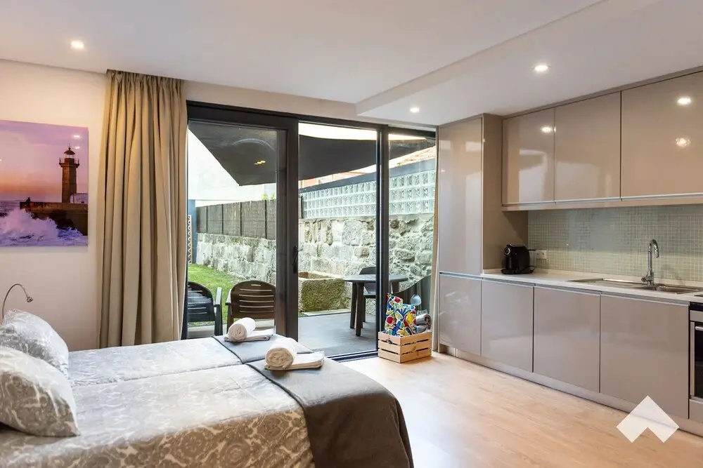Bianc1 · Light-Filled Apartment With Garden Downtown