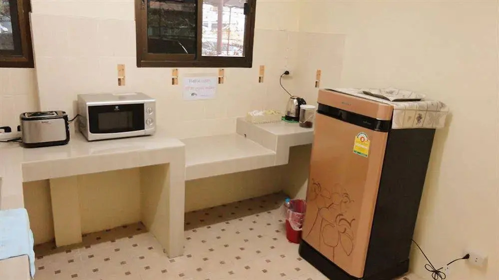 Baan Sathorn Backpacker Hostel