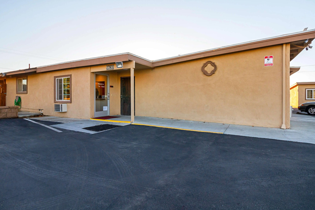 Motel 6 Maple/Main