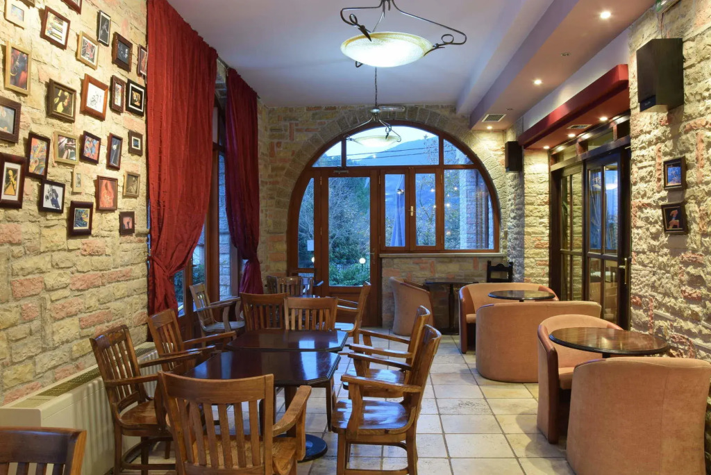 Mont Helmos Hotel