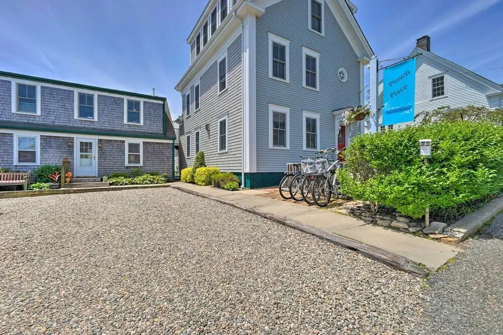 Couples Retreat! Penthouse Near Commercial Street