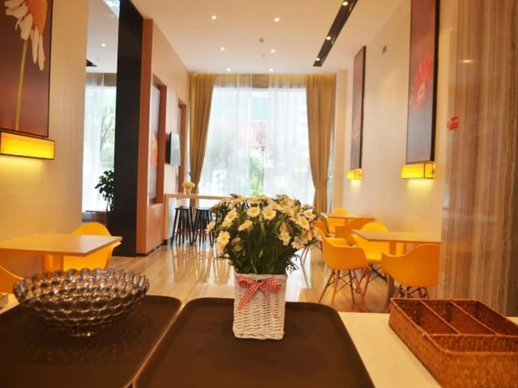 IU Hotel Qingyuan Fogang Branch