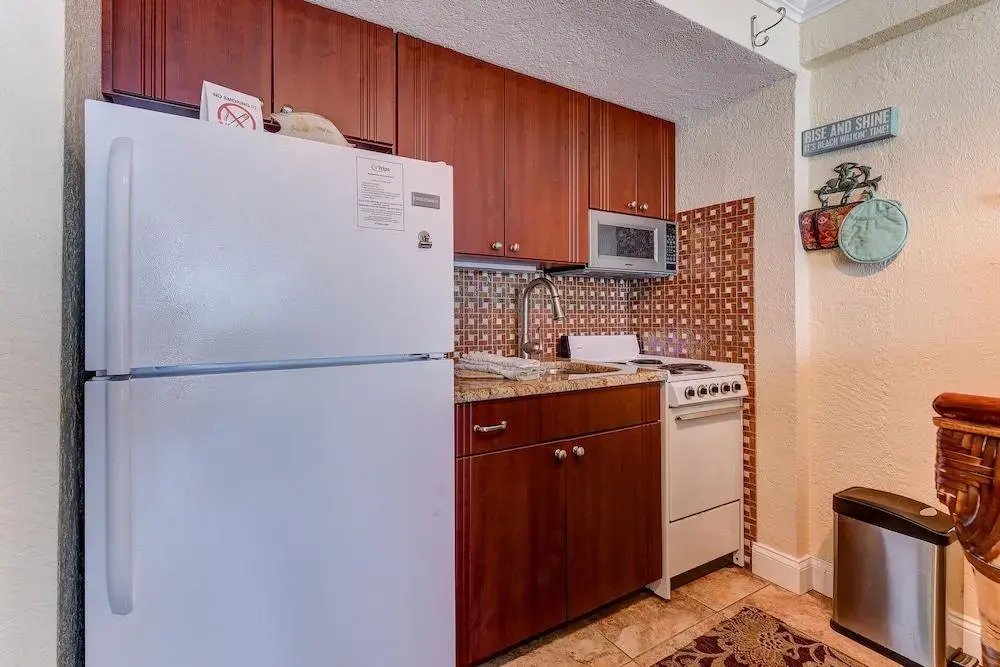 Hawaiian Inn 238 by Distinctive Beach Rentals