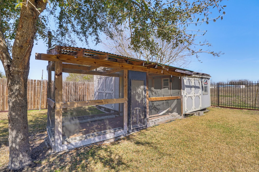 Hot Tub, Pool, & Fire Pit: Gorgeous Hutto Home