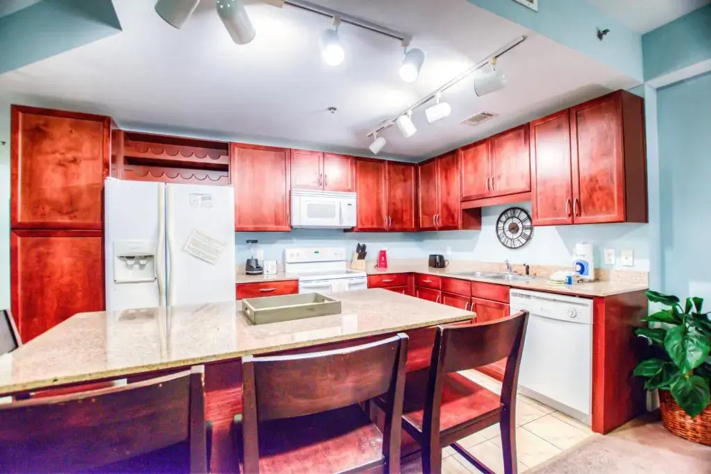 11 TH FLOOR In Laketown Wharf 1 BD, 2 Bathroom with Amazing Amenities, 1114!