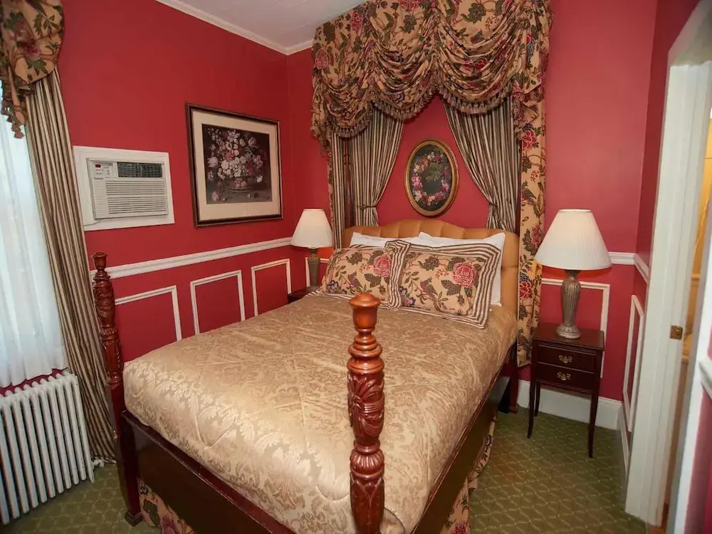 Bellevue Manor