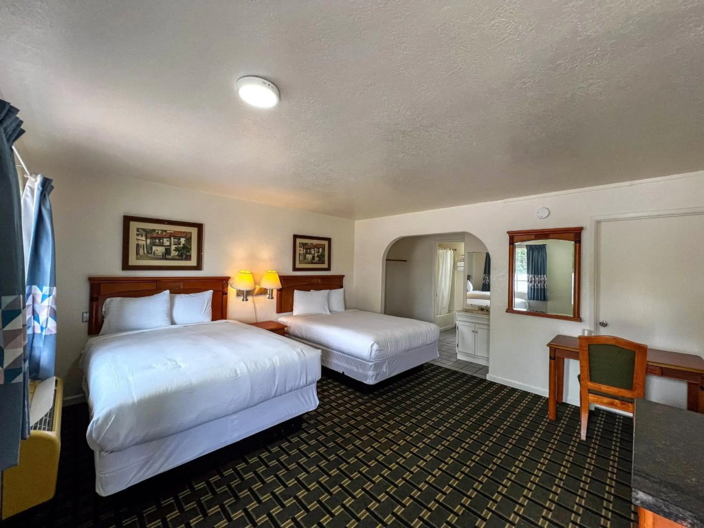 Deluxe Inn