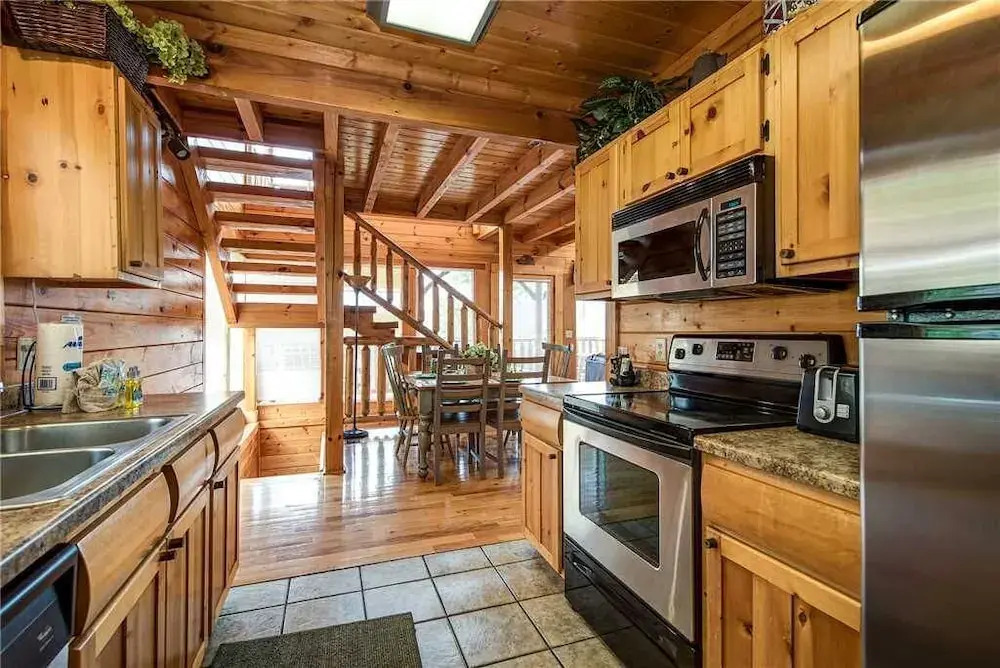 Mountain Seduction 2 Bedroom Mountain View Home with Hot Tub