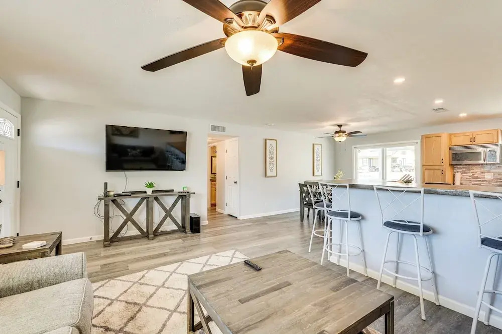2 Mi to Lake Havasu Home with Patio!