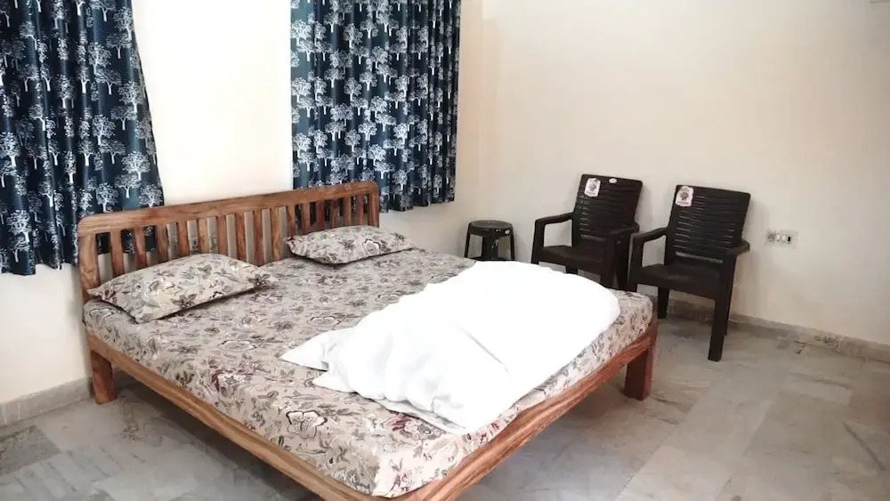 Shyam Luxurious Huts & Guest House