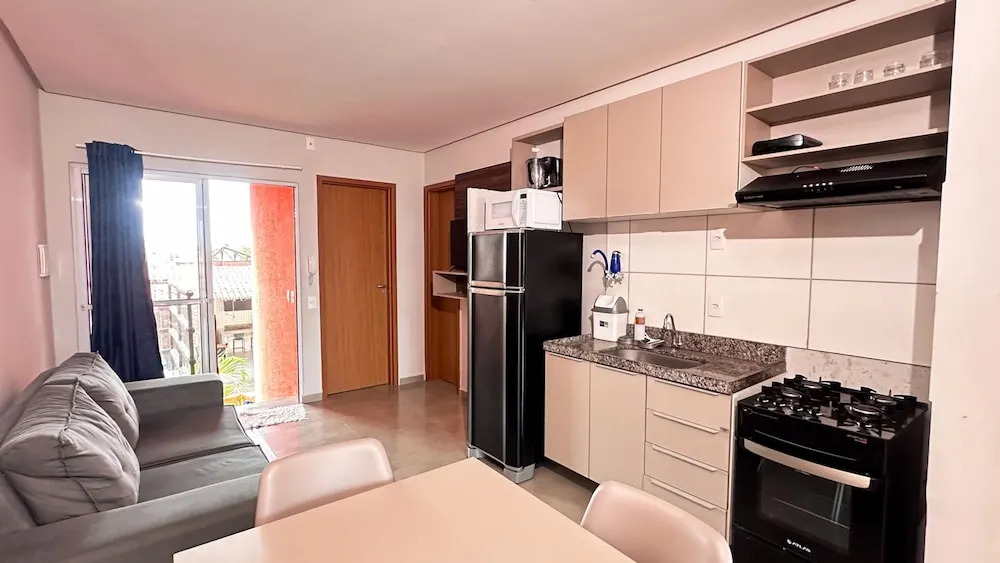 Apto com Wi Fi Garagem e Piscina a 100m da Praia