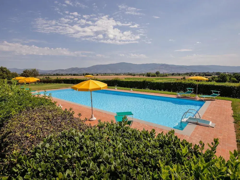Spacious Villa at Lombriciano with Swimming Pool