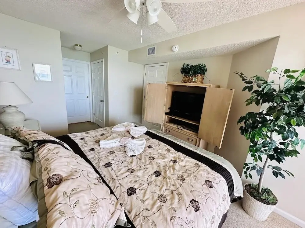 Ashworth 1604 3 Bedroom Condo by RedAwning, North Myrtle Beach