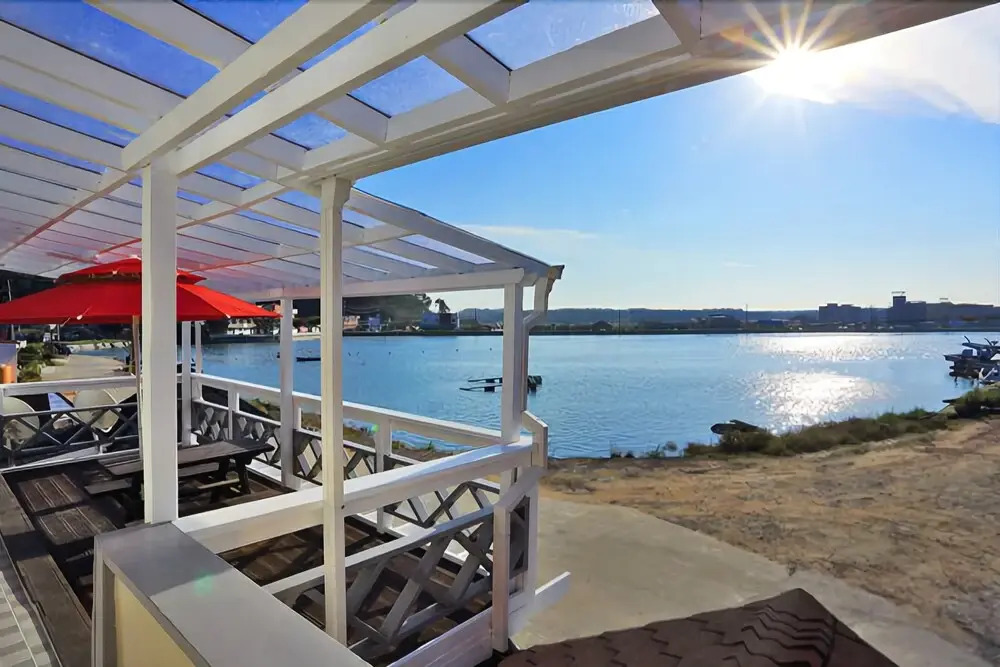 Anmyeondo Beach White House Pension