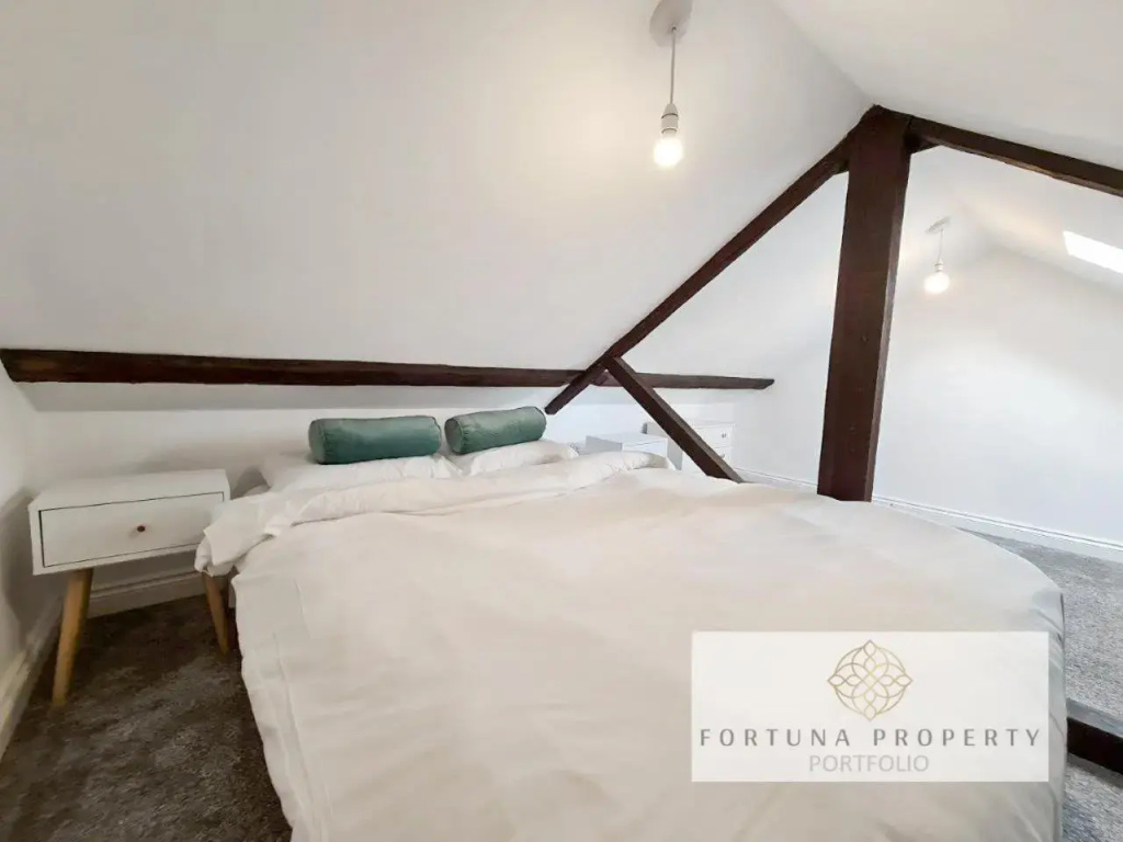 Superb 4 bedroom penthouse apartment in a superior Regency townhouse in heart of Cheltenham Town centre - NEWLY REFURBISHED THROUGHOUT
