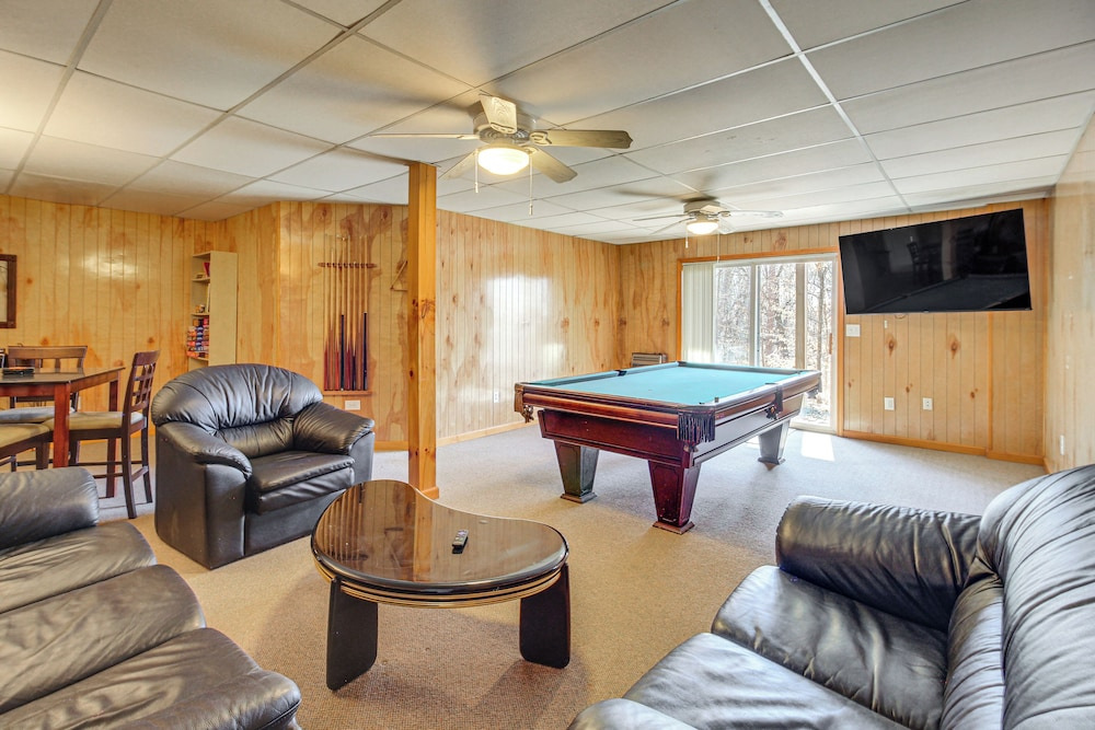 2 Mi to Dtwn Ellijay! Outdoorsy Escape w/ Hot Tub