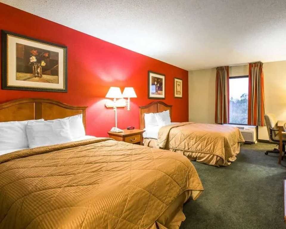 Econo Lodge Inn & Suites Canton