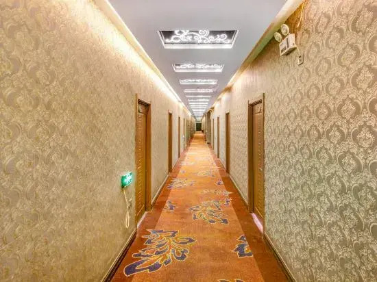Harbin Xinxulong Business Hotel (Government Grand Plaza)
