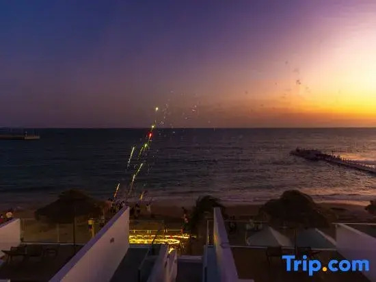 YI HAI Seaview Hotel