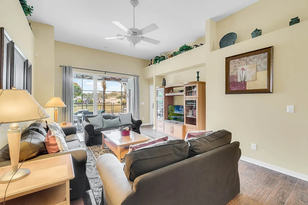 CP453TC - 4 beds pool home with game room, Davenport, US